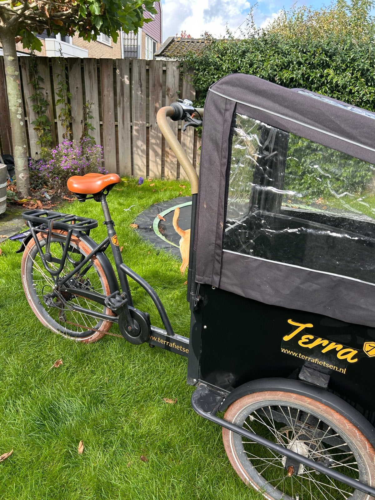 Terra bakfiets met huif en oplader, 4 kinderen of meer, Gebruikt, Elektrisch, Trommelrem
