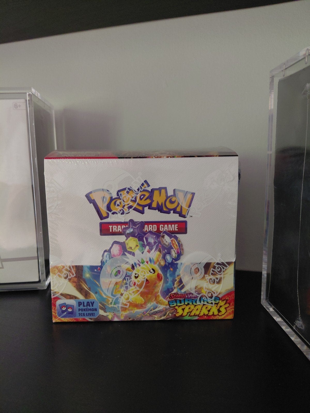 Surging sparks booster box, Ophalen of Verzenden, Nieuw, Boosterbox
