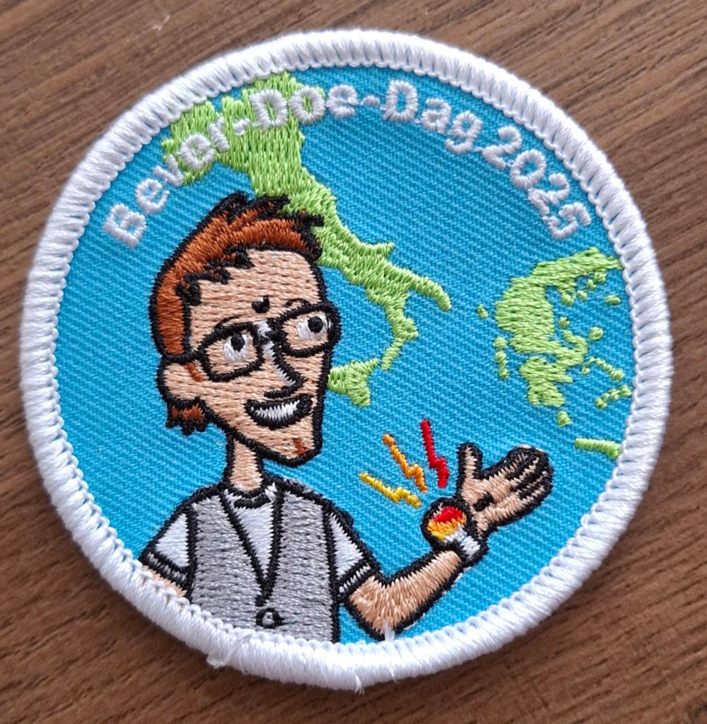 12 stuks Beverdoedag badge 2025, Verzamelen, Scouting, Ophalen of Verzenden, Nieuw, Embleem, Speld of Insigne