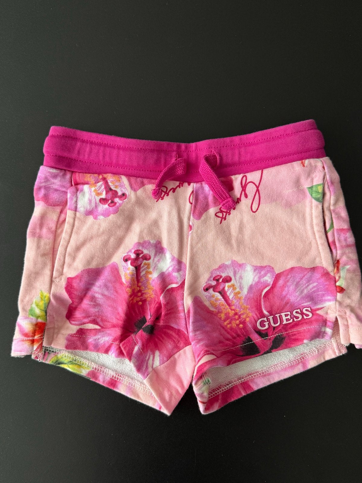 Guess korte broek Maat 104 | 4 jaar nieuw, Ophalen of Verzenden, Nieuw, Meisje
