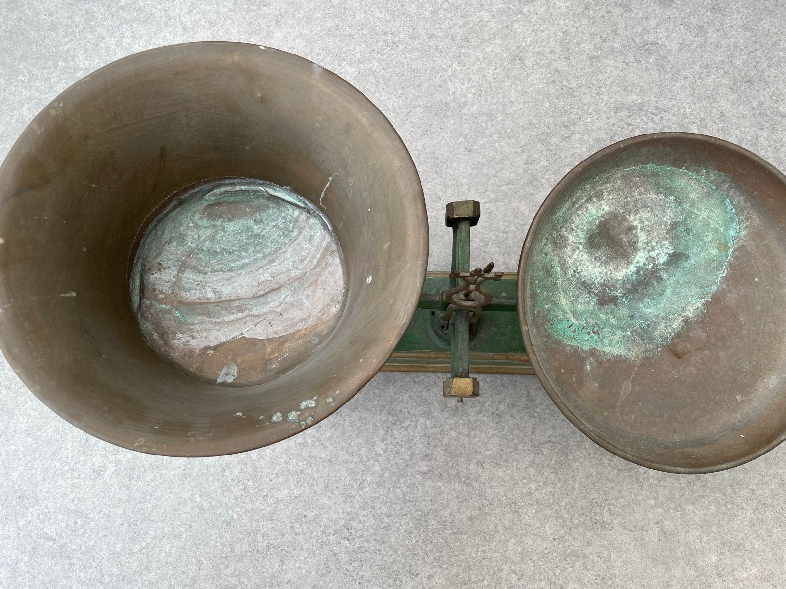 Antieke Weegschaal met Koperen Schalen, Ophalen