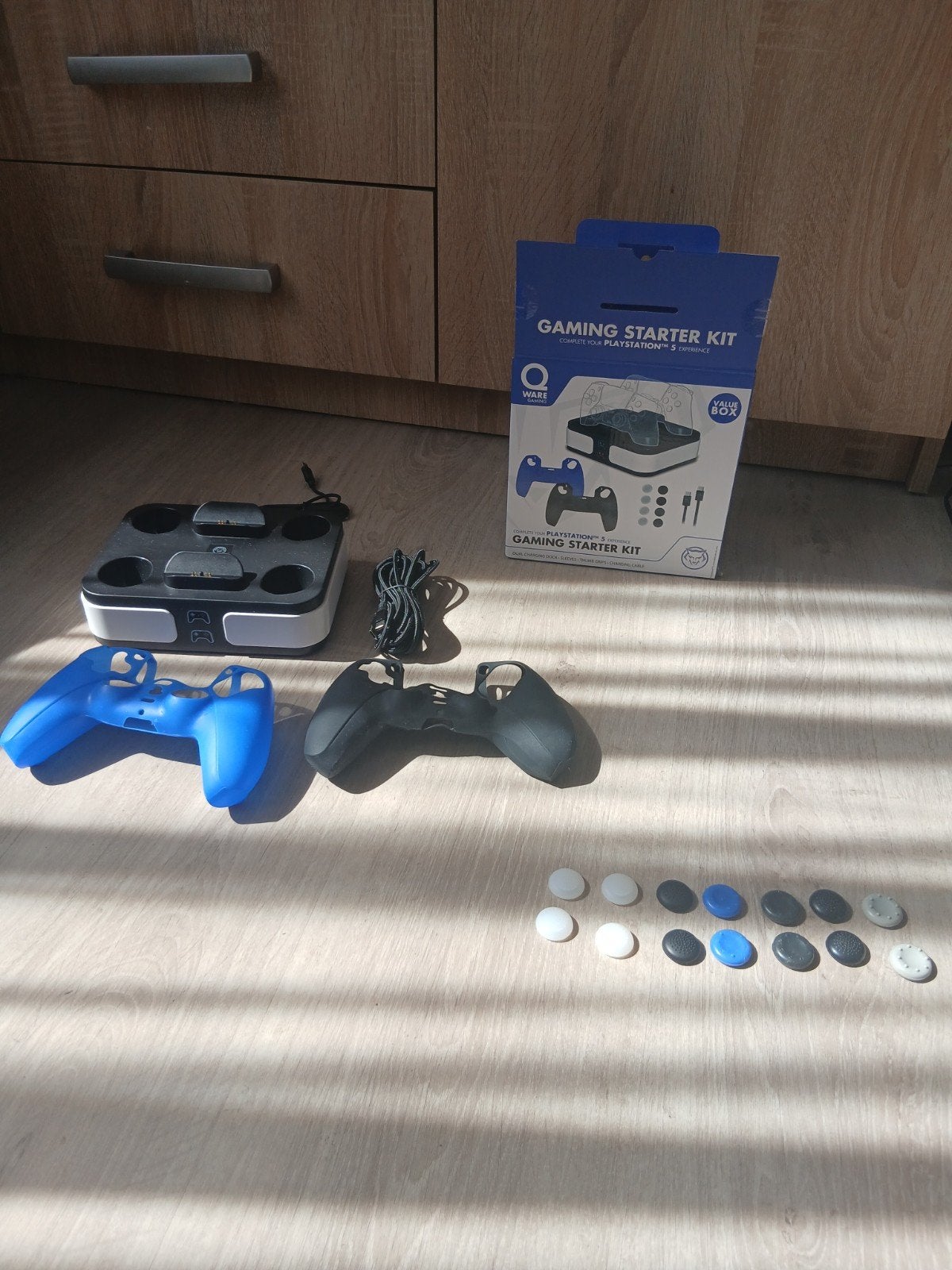 Gaming Starter Kit PS5 - Oplader, Grips & Thumb Grips, Spelcomputers en Games, Spelcomputers | Sony PlayStation Consoles | Accessoires