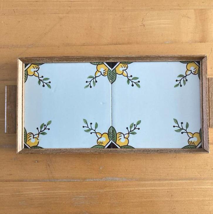 Antiek dienblad met 2 witte tegeltjes, hanbeschilderd, Ophalen of Verzenden, Gebruikt, Rechthoekig, Hout