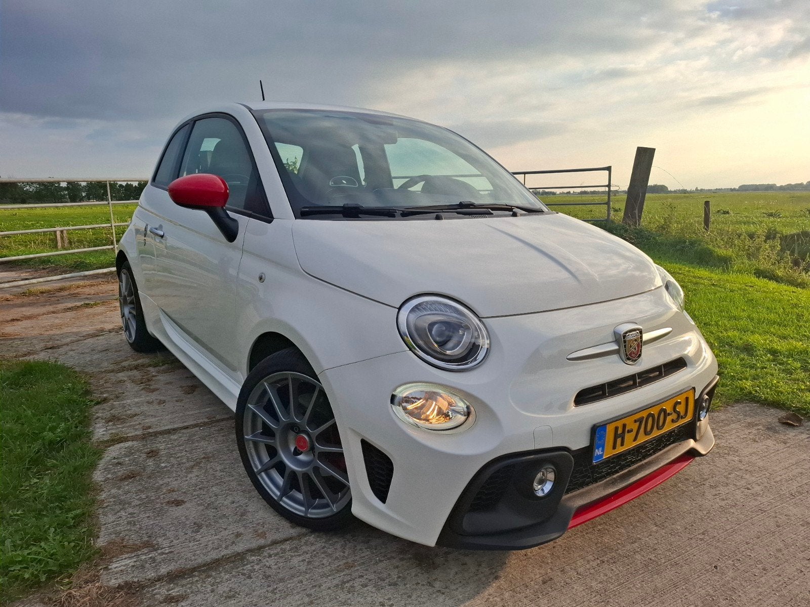 Fiat 500 1.4 T-jet Abarth 595 145pk Wit 2019 Leder, Auto's, Voorwielaandrijving, 145 pk, 40 €/maand, 4 cilinders