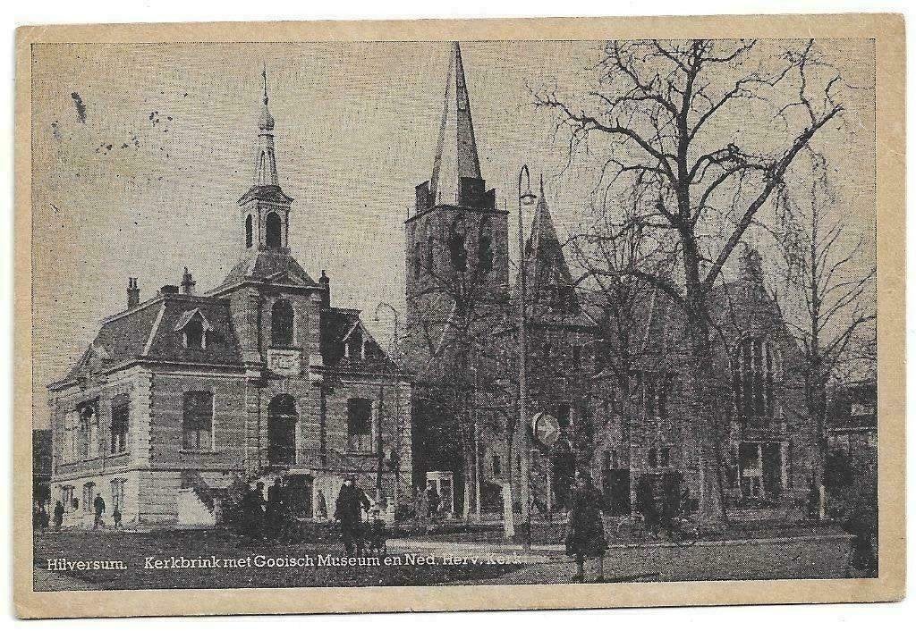AK Hilversum - Kerkbrink met Gooisch Museum en N.H. Kerk, Verzenden, 1940 tot 1960, Gelopen, Noord-Holland