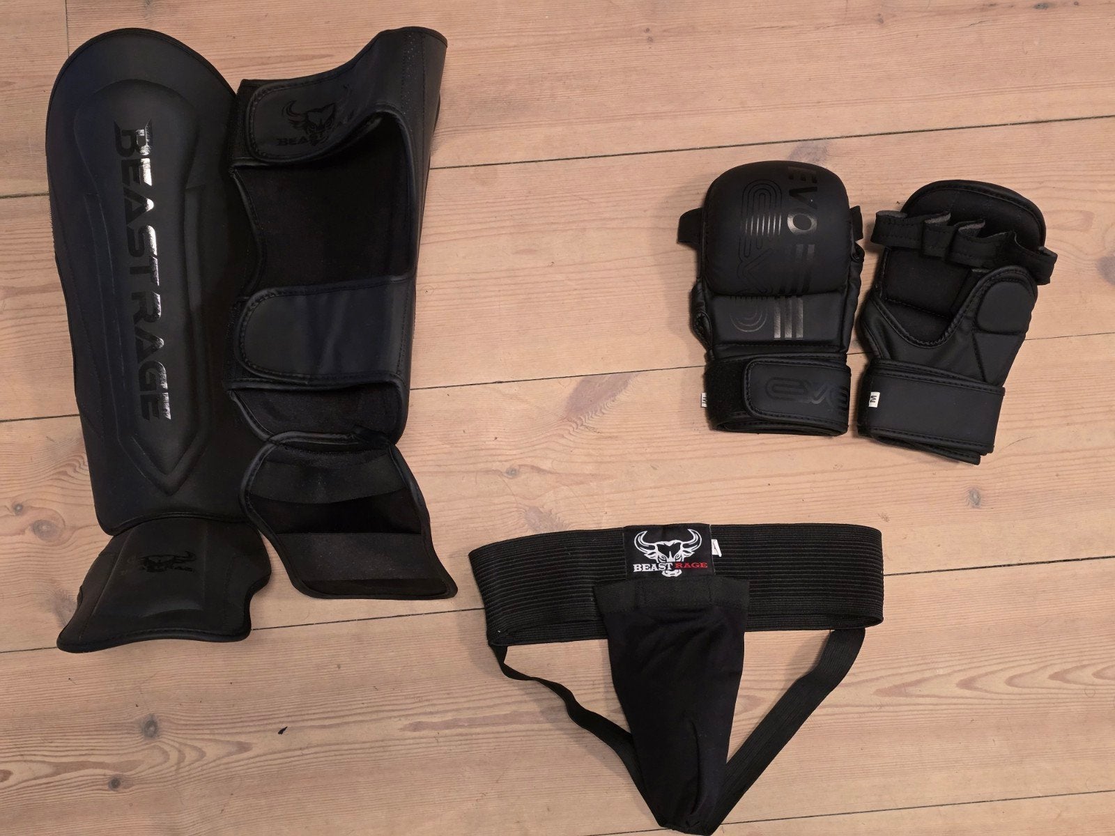 MMA gloves, shin guard, groin guard, Overige, Vechtsportpak, Zo goed als nieuw, Maat M