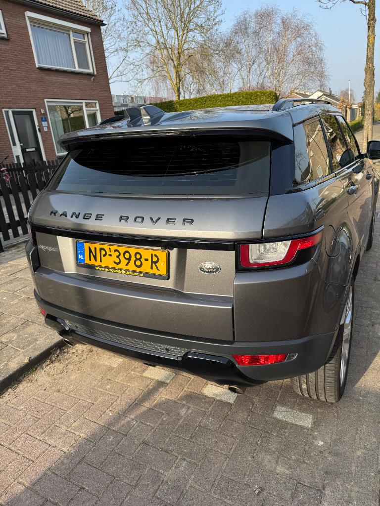 Land Rover Range Rover Evoque 2.0 TD4 4WD AUT 2017 Grijs, Auto's, Automaat, Zwart, 2000 kg, Diesel