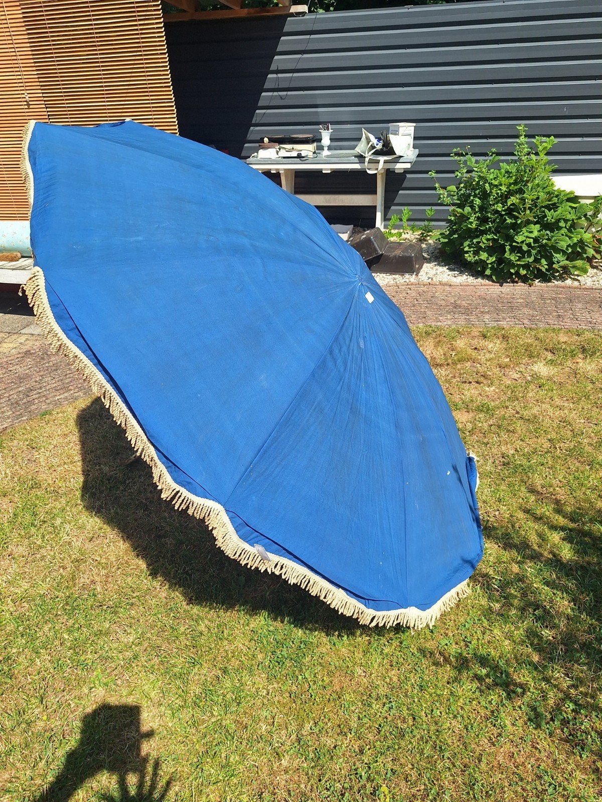 Vintage Strandparasol met Bloemenprint en Franjes, Ophalen of Verzenden, Gebruikt, 1 tot 2 meter, Strandparasol