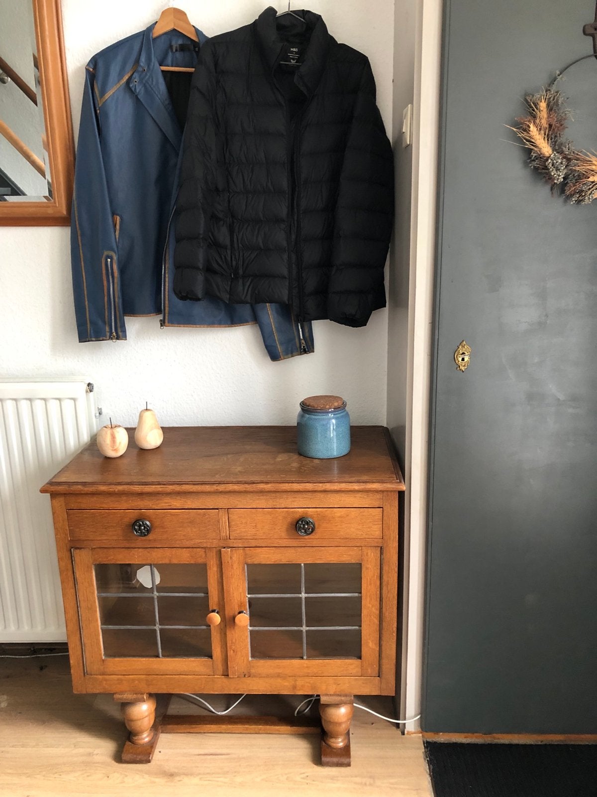 Antiek eikenhouten theekastje met glas-in-lood deurtjes, Ophalen