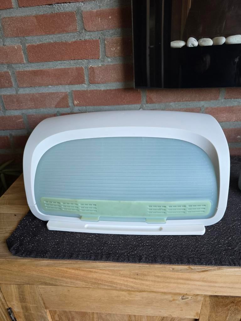 Tupperware broodtrommel met uitneembare snijplank, Huis en Inrichting, Keuken | Tupperware, Ophalen, Gebruikt, Wit, Bus of Trommel