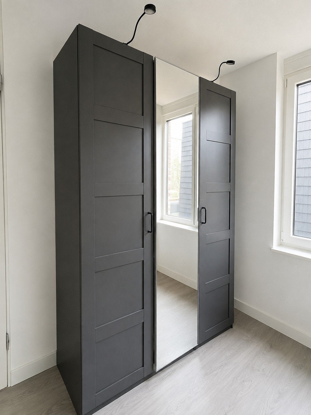 IKEA PAX kledingkast donkergrijs met spiegel – 150x60x236 cm, Huis en Inrichting, Kasten | Kledingkasten, Ophalen, Met deur(en)