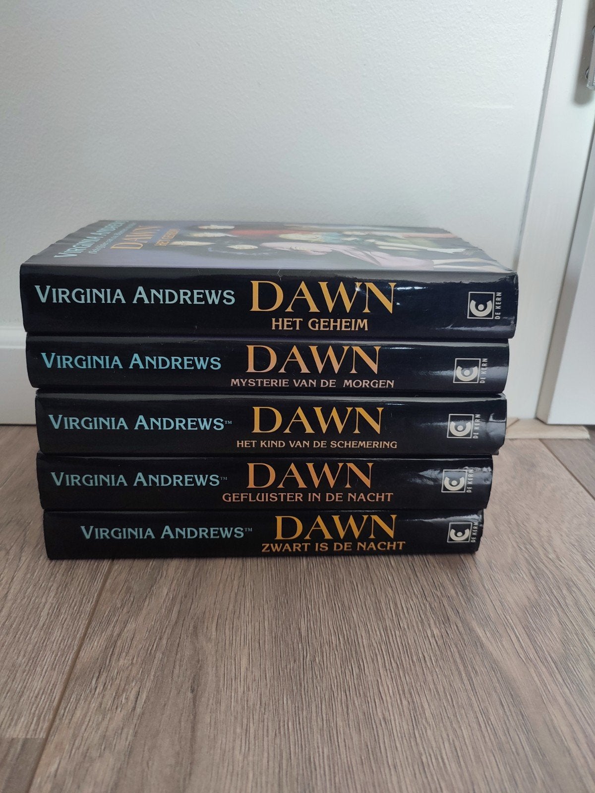 Virginia Andrews Dawn Serie - Complete Set (5 boeken), Ophalen of Verzenden, Zo goed als nieuw, Virginia Andrews, Nederland