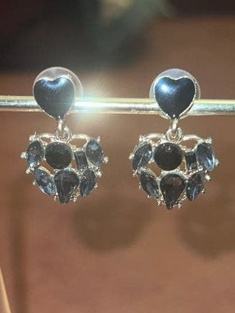 Nieuwe hartvormige oorbellen met zwarte steentjes, Overige materialen, Zwart, Nieuw, Ophalen of Verzenden
