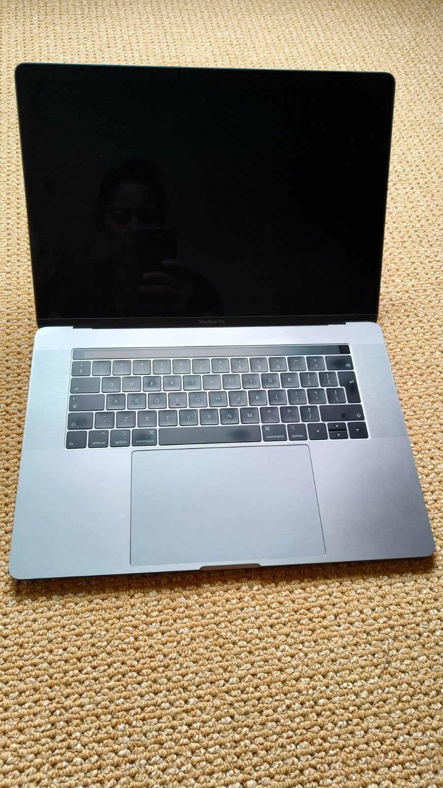MacBook Pro 15" (2019) met Touch Bar — i9 / 16GB / 512GB, 2 tot 3 Ghz, 512 GB, Zo goed als nieuw, 16 GB