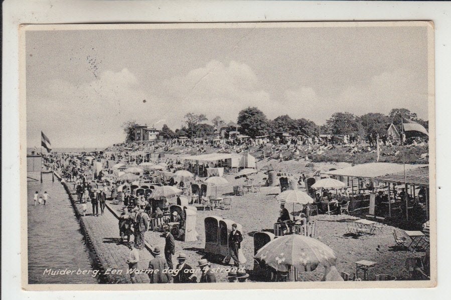Muiderberg, Een Warme Dag op het Strand, Ophalen of Verzenden, 1920 tot 1940, Gelopen, Noord-Holland
