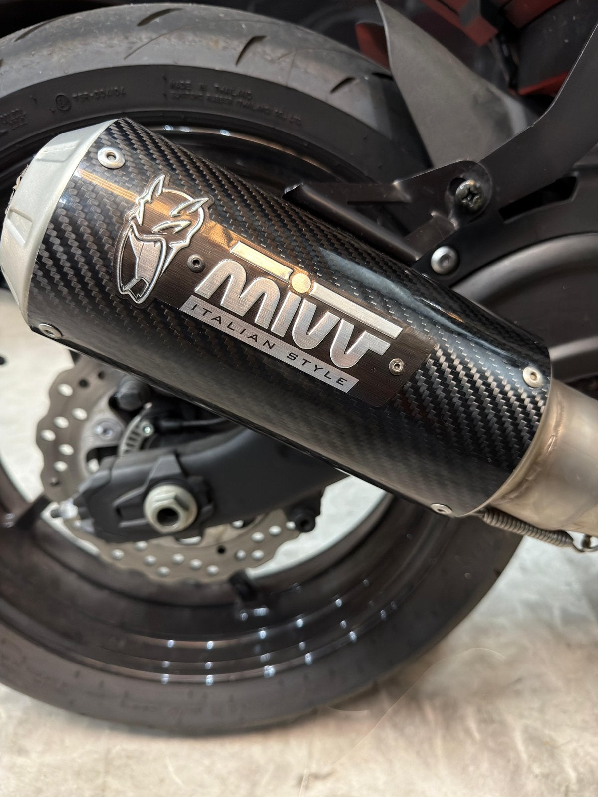 MIVV MK3 Carbon volledig uitlaatsysteem | Kawasaki Z650, Motoren, Ophalen, Gebruikt