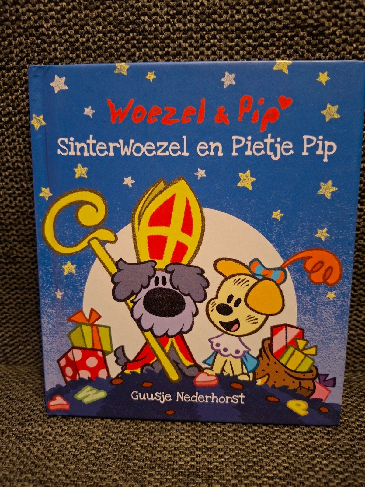 Woezel & Pip: Sinterwoezel en Pietje Pip - Guusje Nederhorst, Ophalen of Verzenden, Zo goed als nieuw