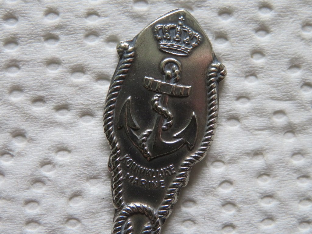 Militaria Lepeltje Embleem Koninklijke Marine (M.O.K.), Ophalen of Verzenden, Zo goed als nieuw, Overige materialen, Bestek