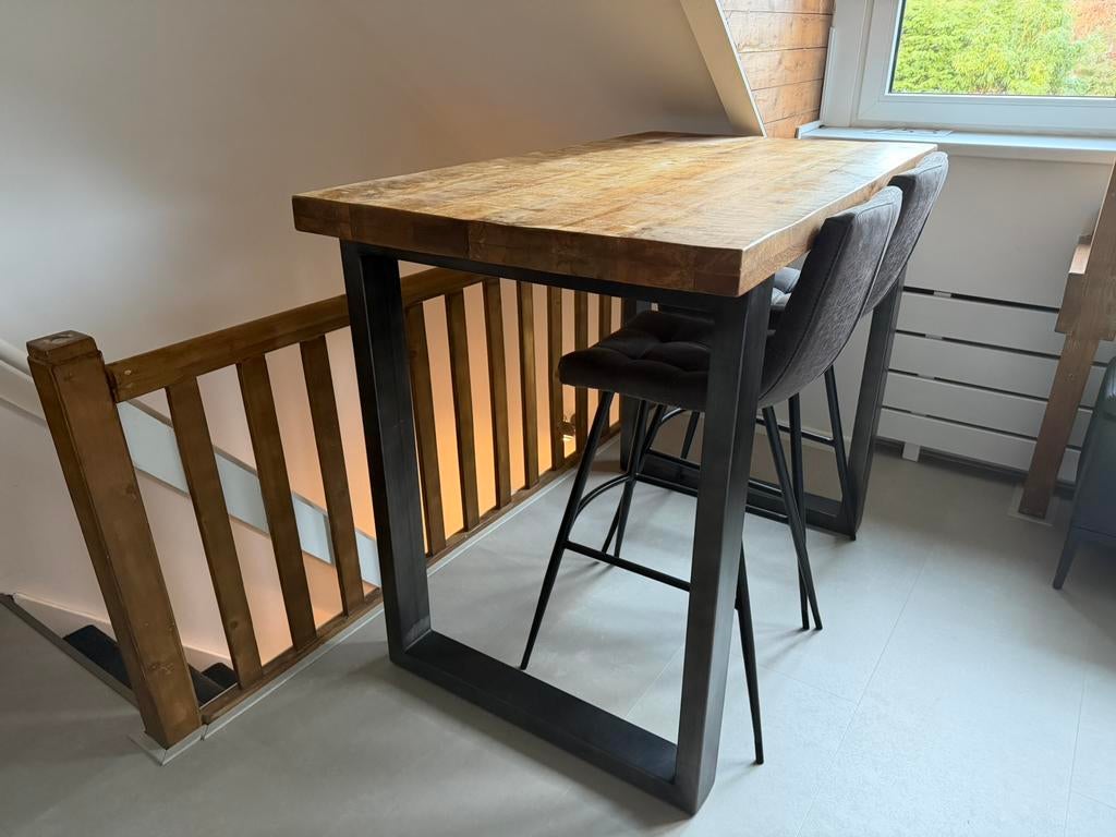 Bartafel (140x80,5x110cm) + 2 Navarra barstoelen (75cm), Ophalen, Zo goed als nieuw, Inclusief barstoelen