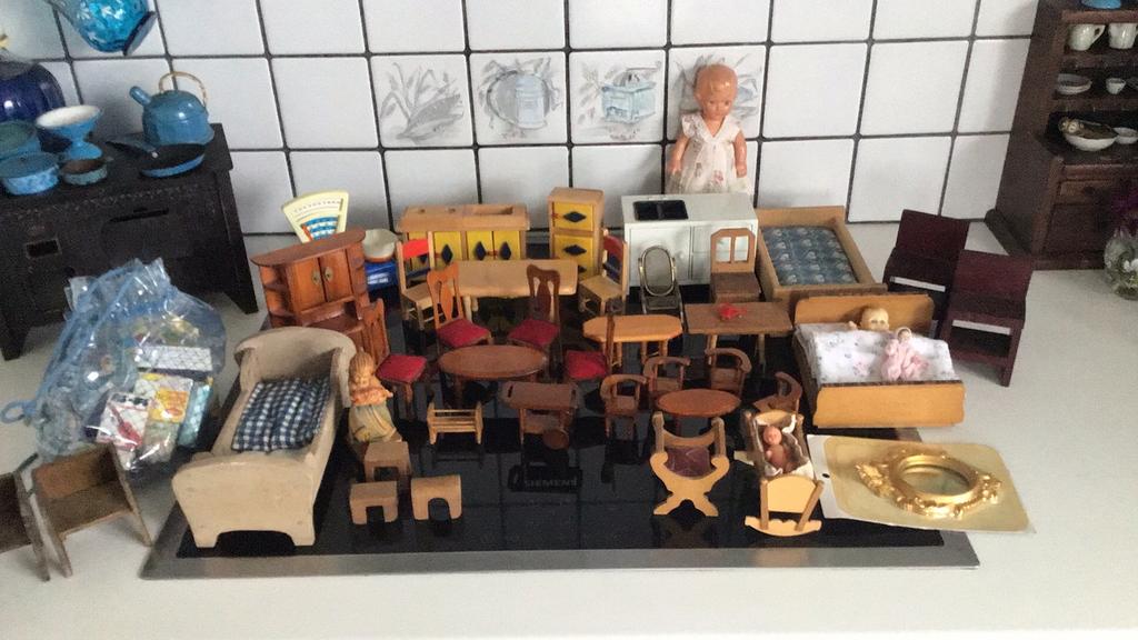 Verzameling poppenhuis meubeltjes winkeltje, Ophalen of Verzenden, Gebruikt, Poppenhuis