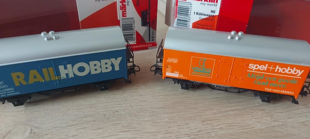 2 Märklin NS gesloten reclame goederenwagens in ovp, Hobby en Vrije tijd, Modeltreinen | H0, Wisselstroom, Wagon, Ophalen of Verzenden