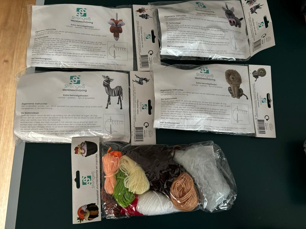 5 strengels paketten 1 x haken en 4 keer vilt dieren maken!, Ophalen of Verzenden, Nieuw, Haken, Overige typen