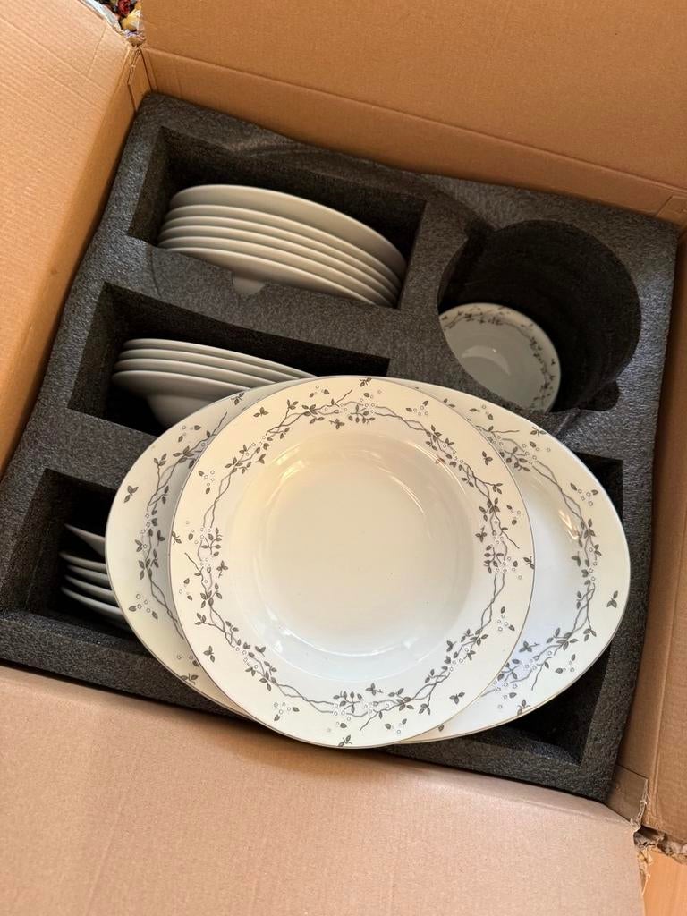 Mooi Karaca Stream Sunset Servies - 24 Delig, Keramiek, Ophalen of Verzenden, Zo goed als nieuw, Overige stijlen