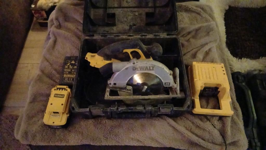 Cirkelzaag dewalt, Doe-het-zelf en Verbouw, Ophalen of Verzenden, Elektrisch, Bovenfrees