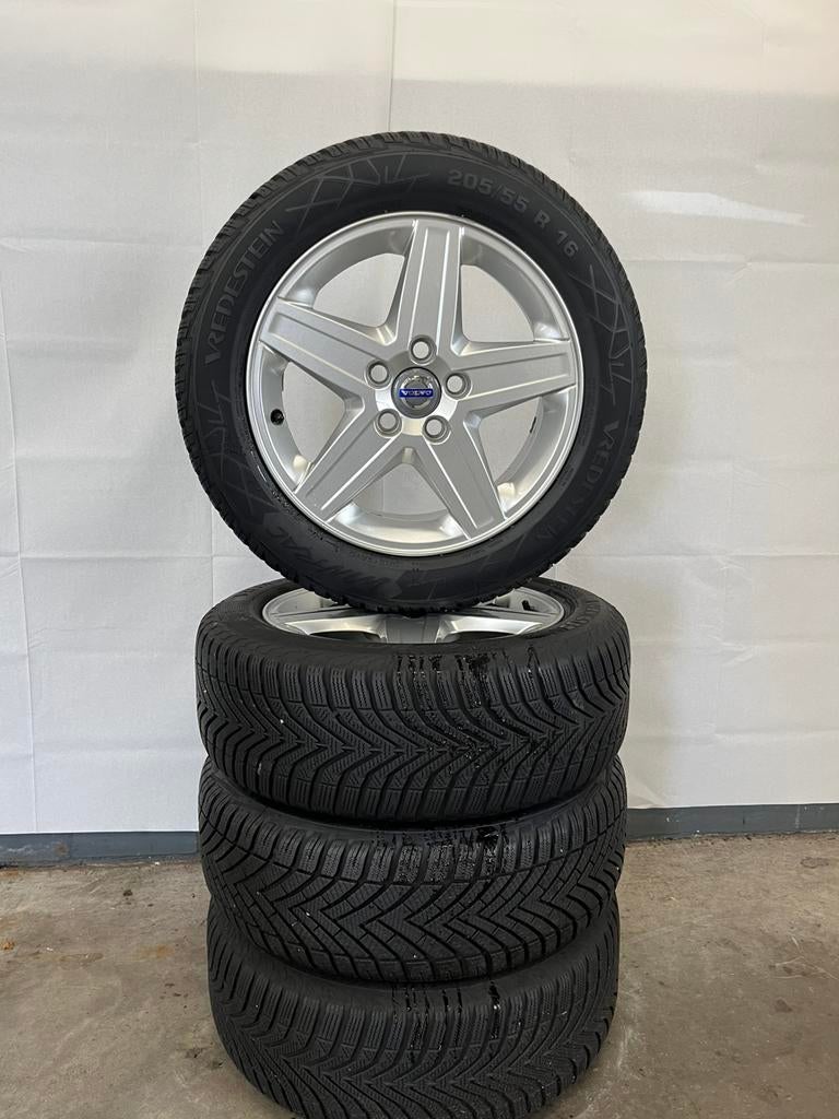 Volvo V40 S40 V50 S60 V70 16 inch zilveren velgen, Ophalen, Gebruikt, 16 inch, Banden en Velgen