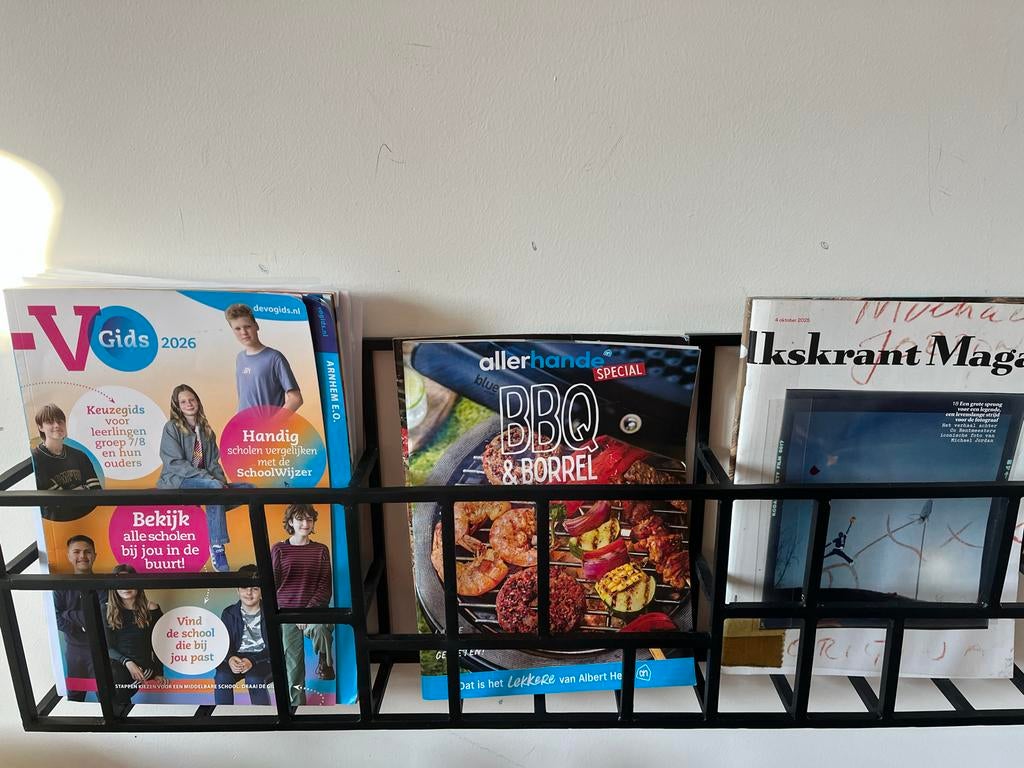 VT Wonen Stalen Boekenrek - Zo Goed Als Nieuw, Huis en Inrichting, Woonaccessoires | Wandplanken en Boekenplanken, Ophalen, Zo goed als nieuw