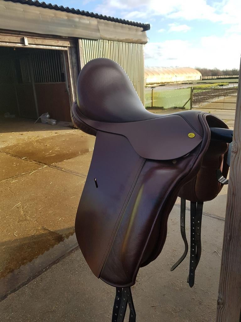 Dressuurzadel 18 inch., Dieren en Toebehoren, Paarden en Pony's | Zadels, Ophalen, Zo goed als nieuw, Dressuur