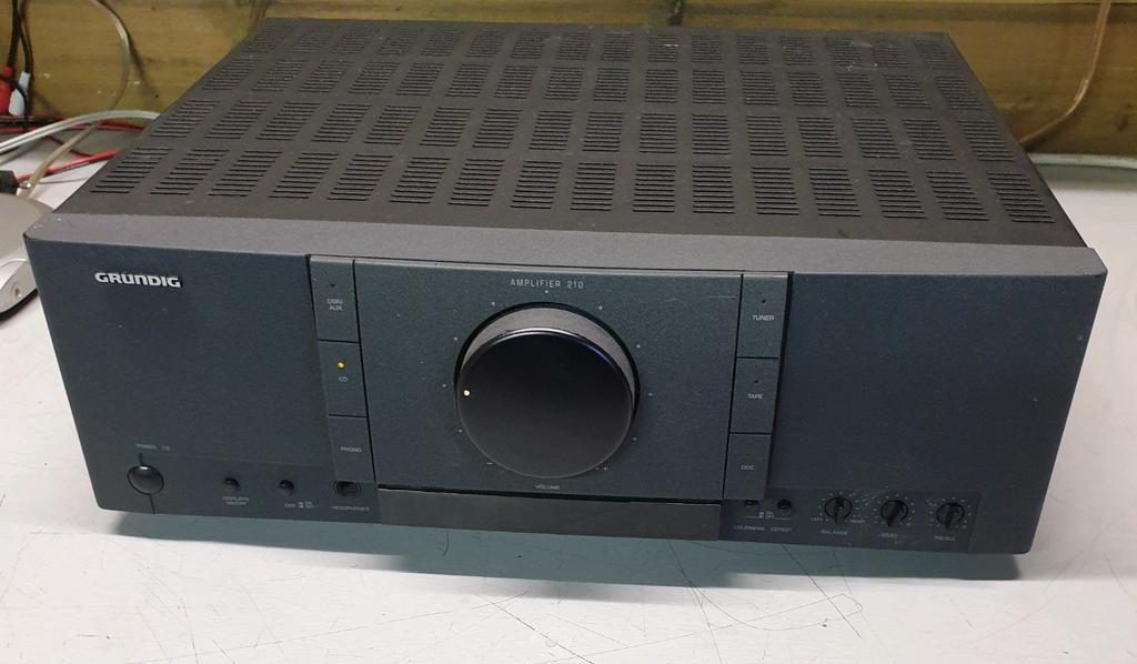 Grundig versterker v-210 40 watt met phono ingang VERKOCHT!, Audio, Tv en Foto, Versterkers en Receivers, Ophalen of Verzenden