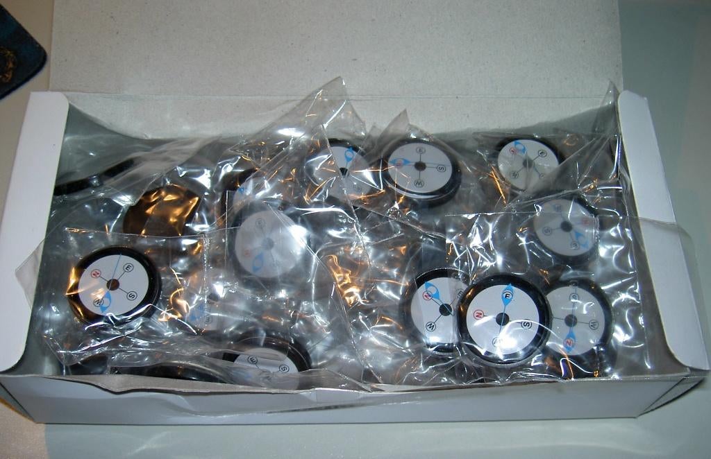 Kompas , 3 cm diameter . nieuw . doosje van 50 stuks . alles, Ophalen of Verzenden, Nieuw, Gps of Kompas
