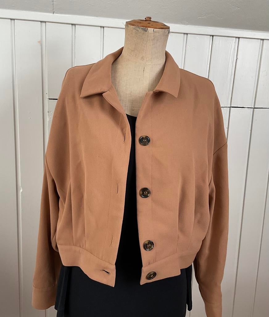 Jackje NA-KD 40, Ophalen of Verzenden, Zo goed als nieuw, Maat 38/40 (M)