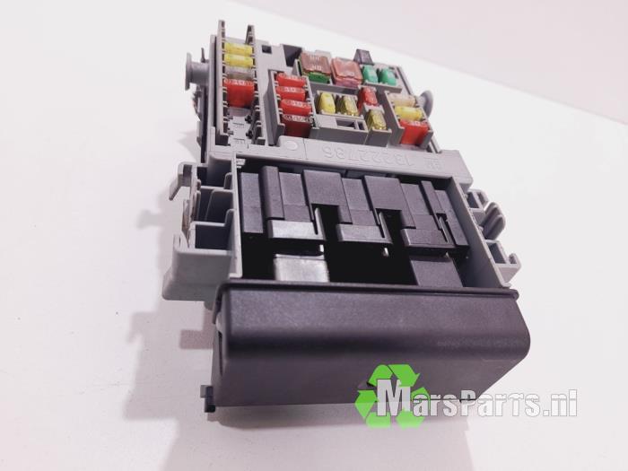 Zekeringkast van een Opel Insignia, Gebruikt, -, -, Opel