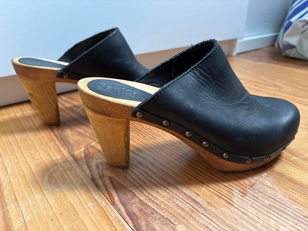 Zwarte Sanita leer houten muiltjes maat 38, Ophalen of Verzenden, Zo goed als nieuw, Zwart, Sandalen of Muiltjes