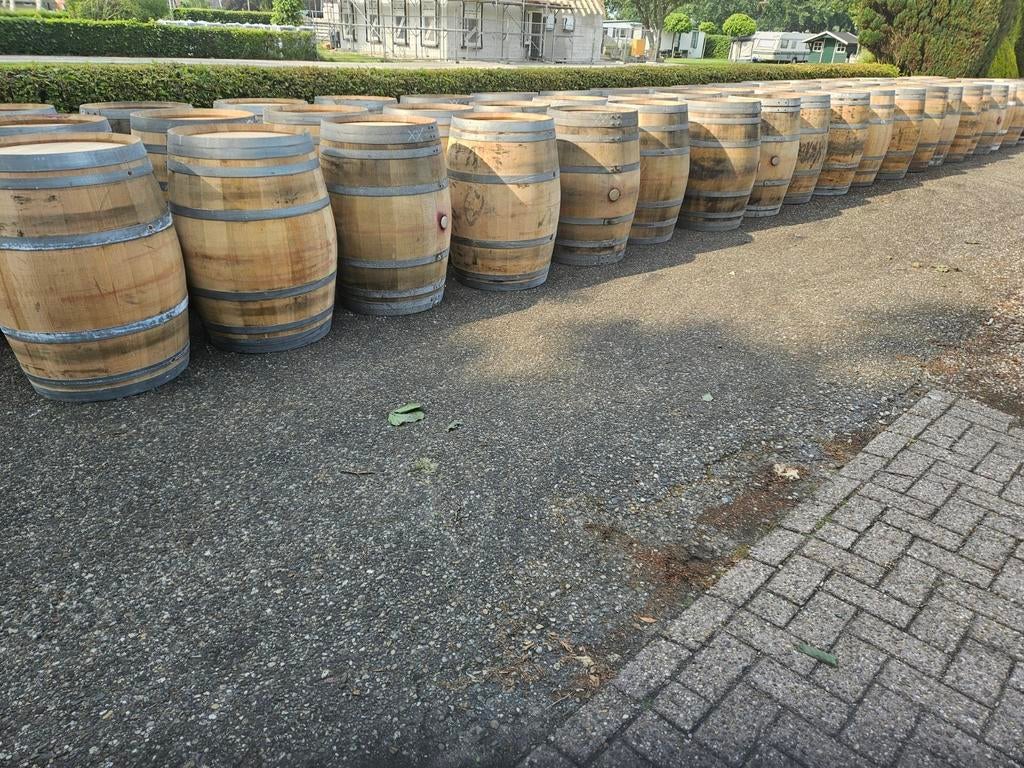 Wijnvaten regentonnen  bloembakken  ijsbaden  rondetonnen, 150 liter of meer, Ophalen of Verzenden, Zo goed als nieuw, Kunststof