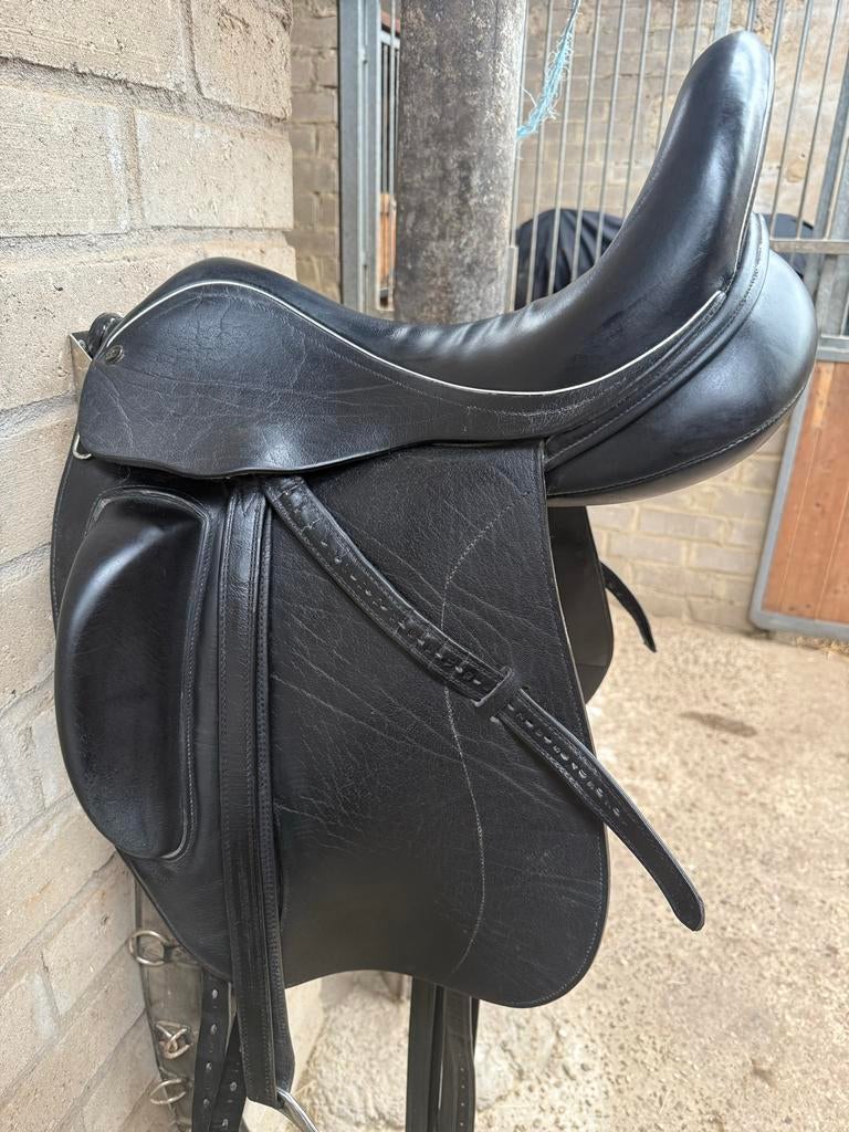Empire Avanti by BB 17,5 inch met treeclicks, Dieren en Toebehoren, Paarden en Pony's | Zadels, Gebruikt, Dressuur, Ophalen of Verzenden