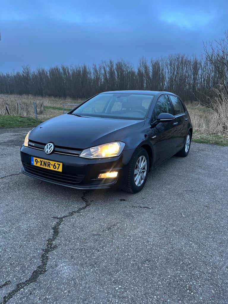 Volkswagen Golf 1.6 TDI 81KW 5D Blue Motion 2014 Zwart, Voorwielaandrijving, Stof, 4 cilinders, Parkeersensor