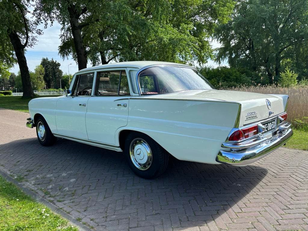 Mercedes-Benz 220S Automatic 1965, foto 3