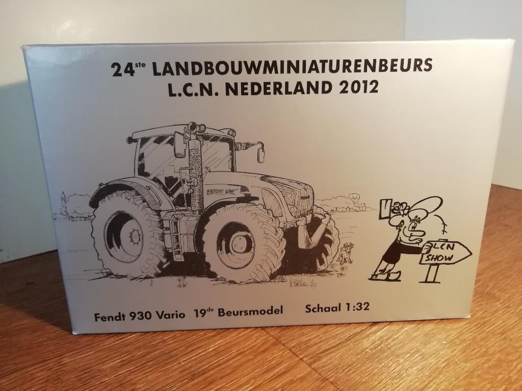 Te koop Siku Fendt 930 Vario LCN beursmodel 2012., Ophalen of Verzenden, Zo goed als nieuw, Tractor of Landbouw, SIKU