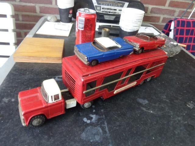 ATC cartransporter met 2 auto's jaren '50 frictie, Verzenden