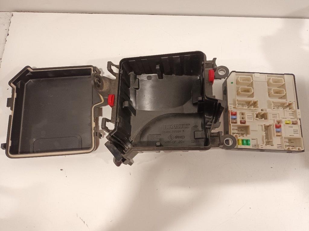 Zekeringkast Renault Zoé, Onderdelen@venauto.nl, Van der Ven Autorecycling B.V., Gebruikt, Ettenseweg 76, 4706 PB Roosendaal, The Netherlands
