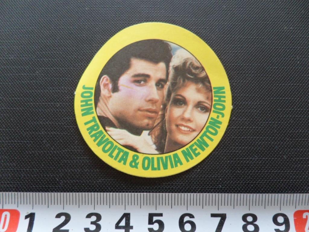 sticker 068 grease john travolta & olivia newton-john *, Verzamelen, Ophalen, Zo goed als nieuw