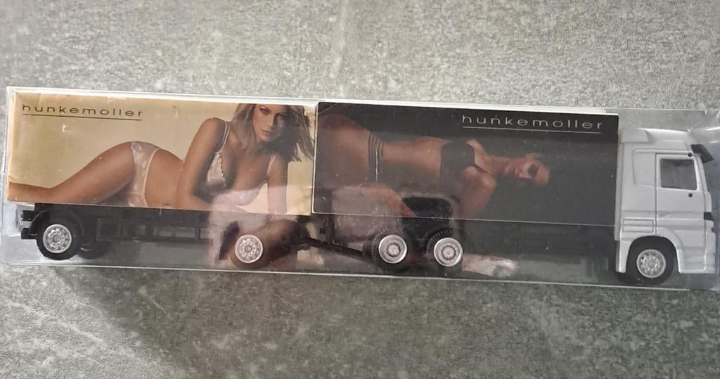 Hunkemöller Model Truck, Hobby en Vrije tijd, Modelauto's | 1:18, Ophalen, Zo goed als nieuw, Auto, Overige merken
