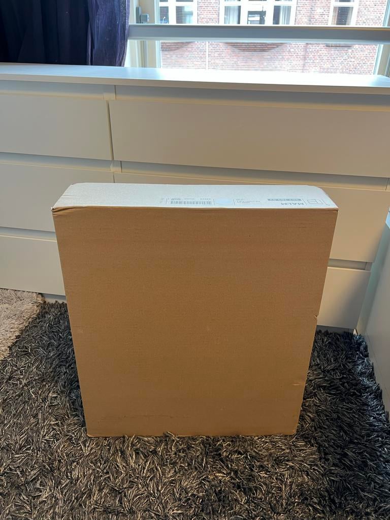 IKEA Malm nachtkastje - Hoogglans Wit - Nieuw in doos!, Huis en Inrichting, Slaapkamer | Nachtkastjes, Ophalen, Minder dan 45 cm