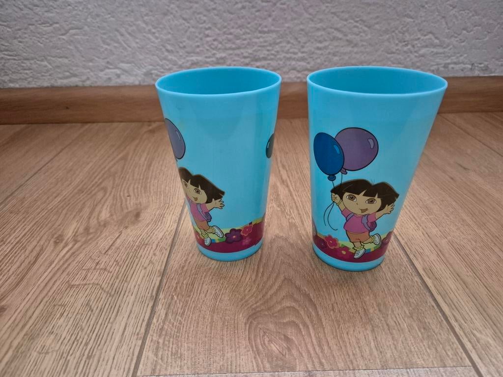 2 plastic bekers Dora., Ophalen of Verzenden, Gebruikt, Overige typen