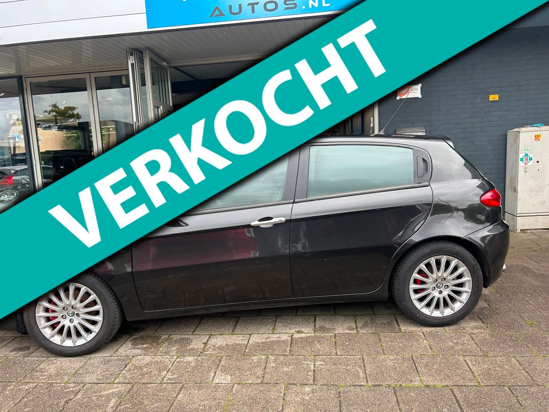 Alfa Romeo 147 2.0 T.Spark Distinctive Leder/Clima/Navi/Lm v, Auto's, Voorwielaandrijving, Dealer onderhouden, Stof, Gebruikt