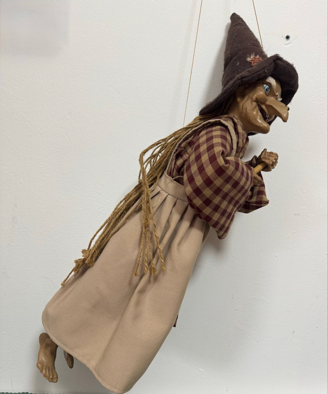 Heks op bezem - Halloween decoratie, Ophalen of Verzenden, Gebruikt