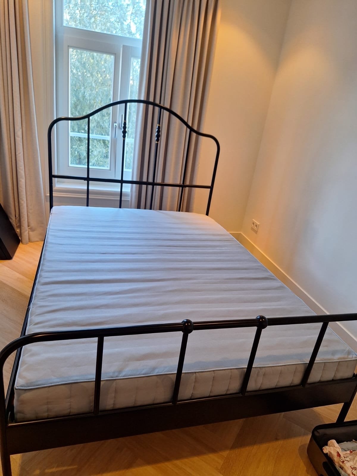 IKEA Bed, Closet, Mattress (bed-70€,closet-70€,mattress-60€), Huis en Inrichting, Slaapkamer | Bedden, Ophalen, Wit, Tweepersoons